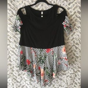 Emerald brand size small open cold shoulder top black white red floral